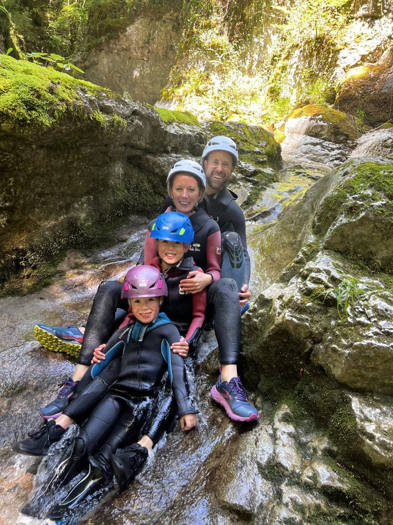 Sortie canyoning en groupe avec Canriv près d'Annecy